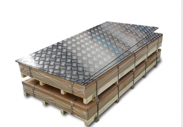 五条筋花纹铝板