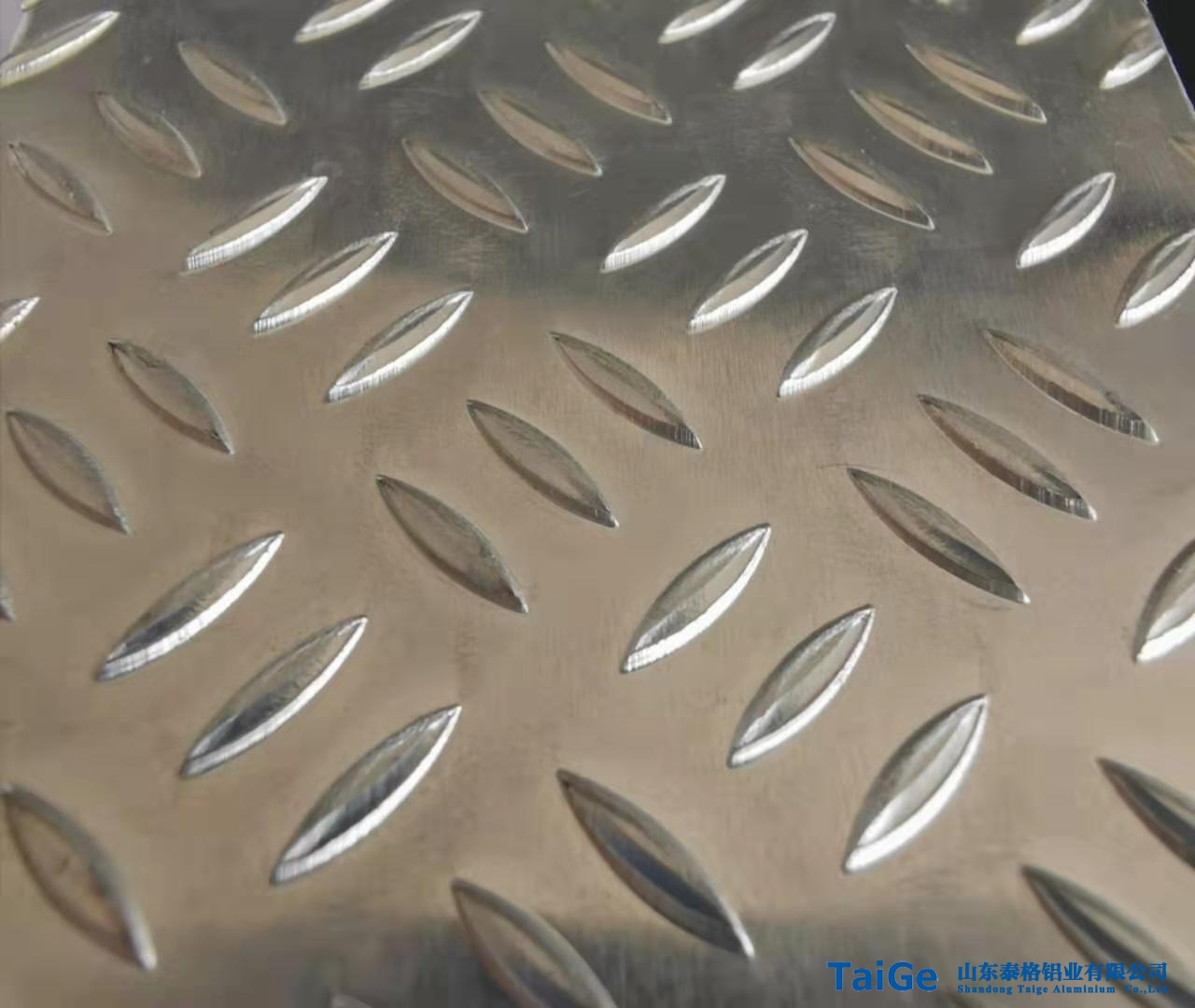 花纹铝板.jpg 花纹铝板.jpg